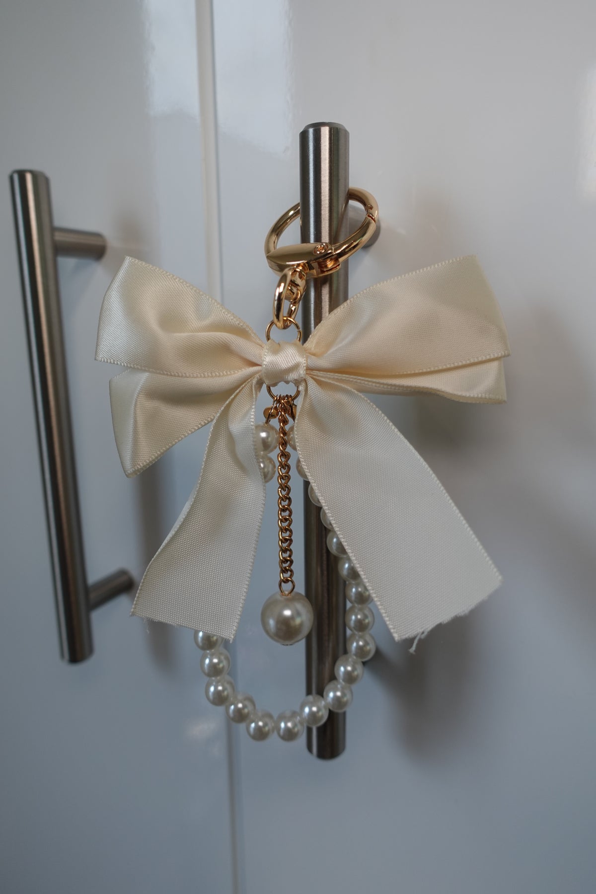 White bow charm